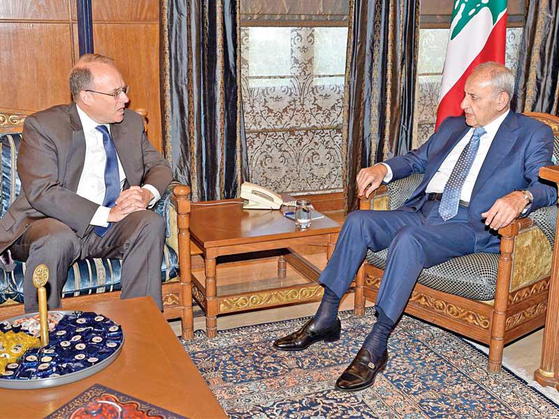 بري مستقبلاً بللينغسلي أمس (أ ف ب)