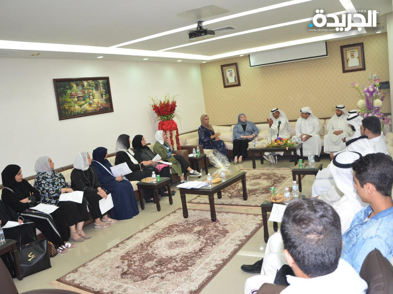 العازمي متحدثاً خلال اللقاء