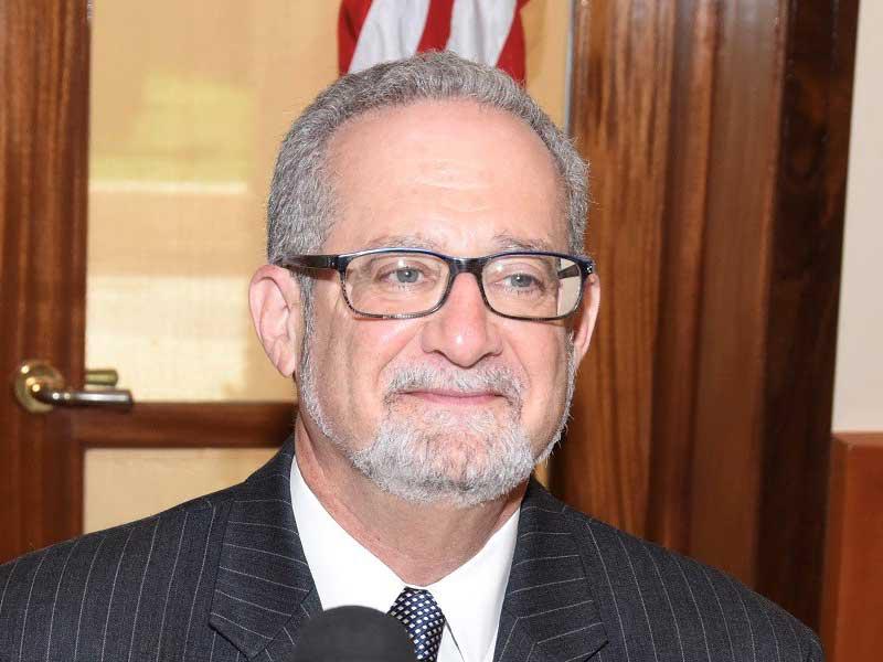 السفير الأميركي لدى الكويت لورانس سيلفرمان