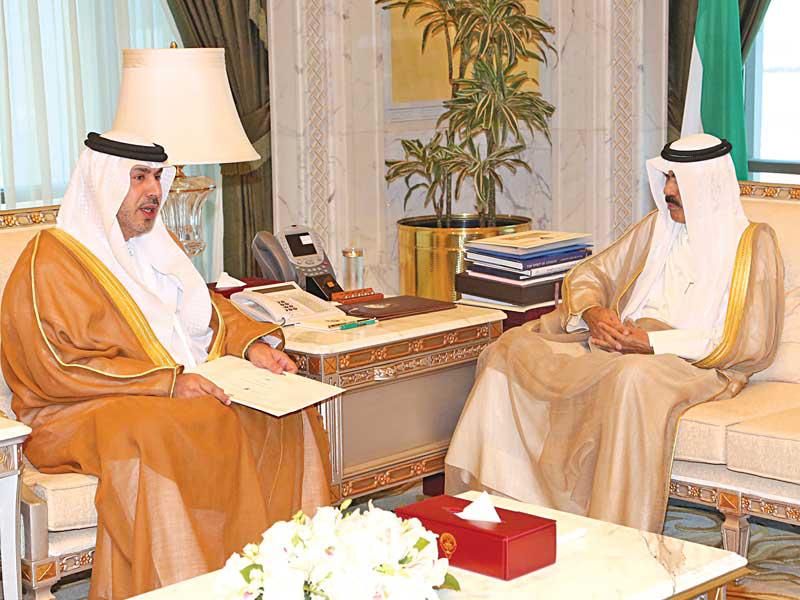 نائب الأمير مستقبلاً سفير الإمارات أمس