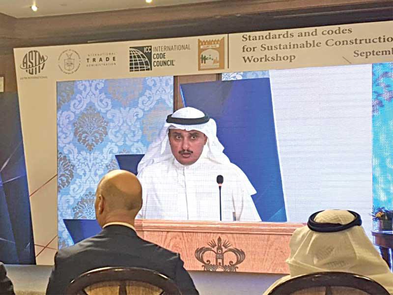 المنفوحي متحدثاً في الورشة