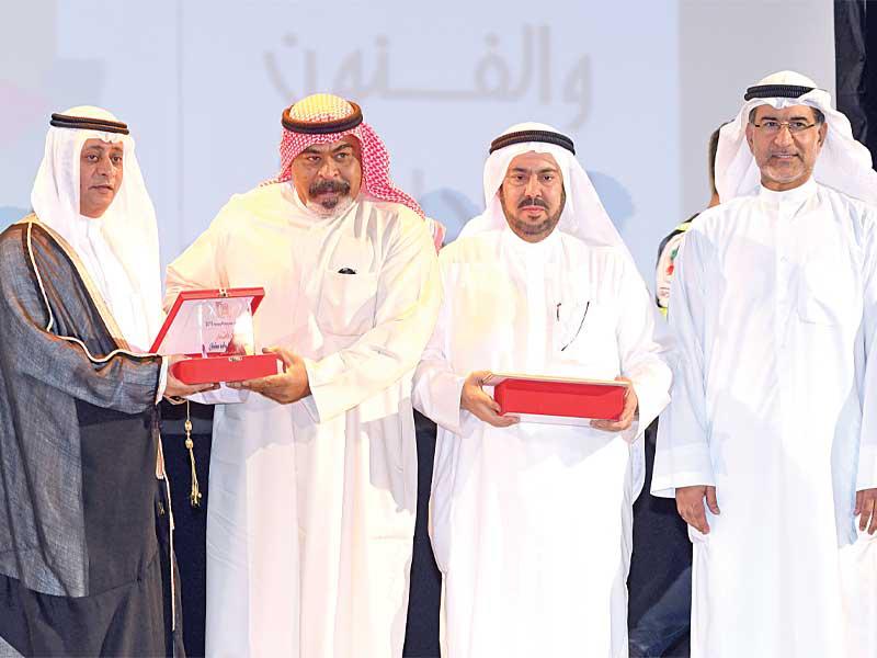 تكريم الفنانين عبدالعزيز المسلم و سلطان