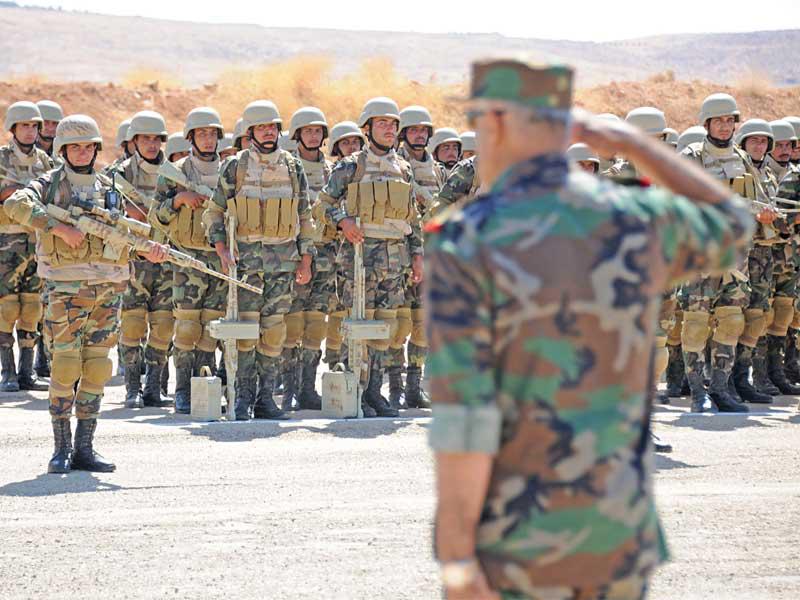 القوة السورية بقاعدة يعفور غرب دمشق أمس الأول (أ ف ب)