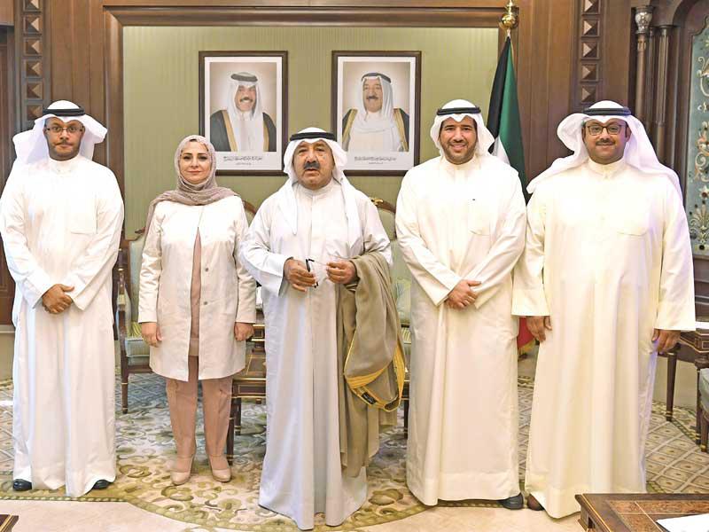 ناصر الصباح متوسطاً وفد «البيئة» أمس