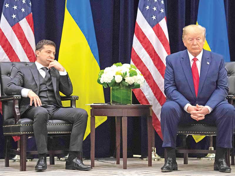 ترامب وزيلنسكي خلال اجتماعهما في نيويورك أمس الأول (أ ف ب)