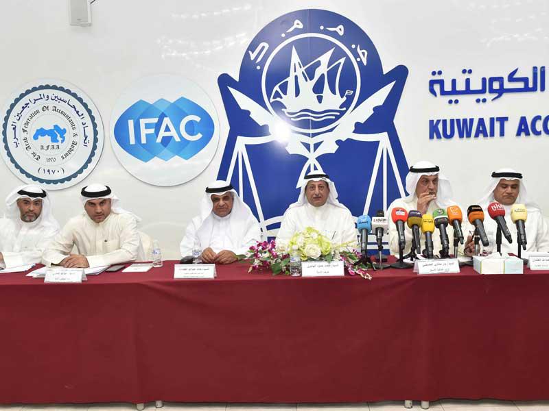 المتحدثون في ندوة جمعية المحاسبين