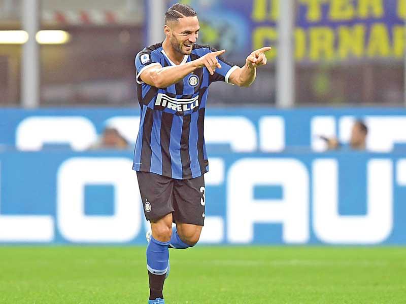 دي امبروسيو نجم الإنتر يحتفل بهدفه