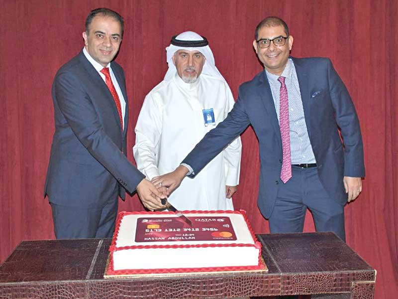 من اليسار: فادي حجازين وناصر القيسي وراتيش شوكله