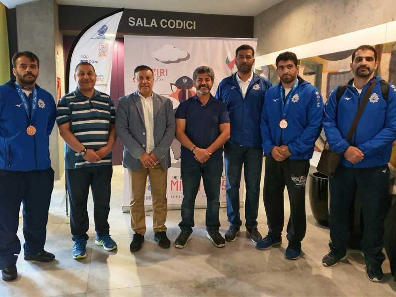 أبطال المنتخب مع اللواء سعود الخضر