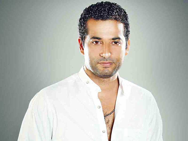 الفنان عمرو سعد