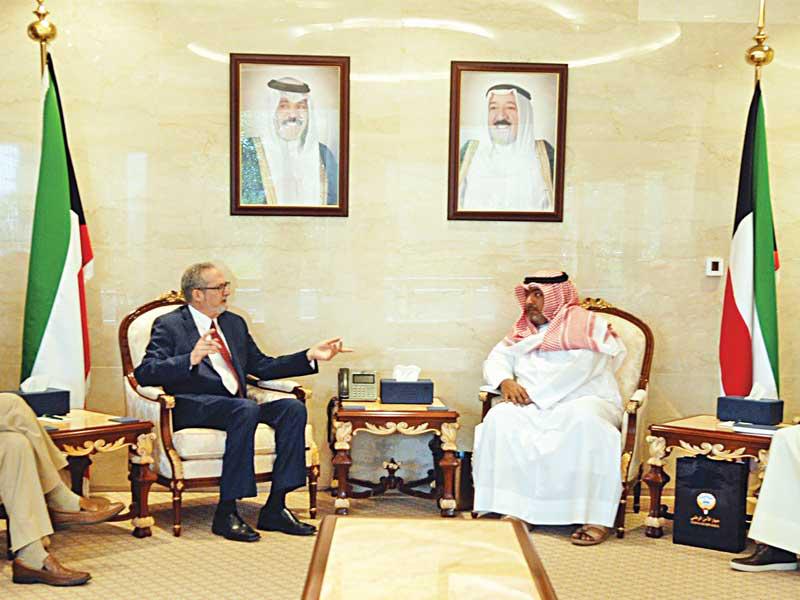 ثامر العلي مستقبلاً السفير الأميركي