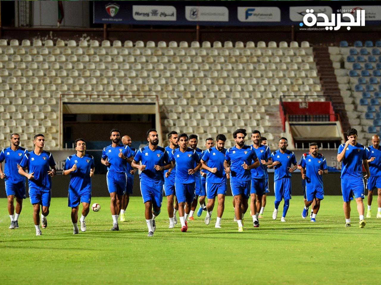 لاعبو منتخب الكويت في مرانهم قبل مواجهة استراليا الأخيرة