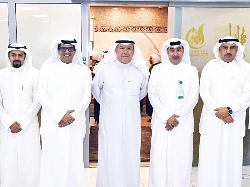 المحافظ بوشهري والناهض أثناء الافتتاح