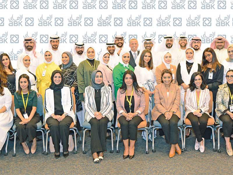 لقطة جماعية لخريجي الأكاديمية