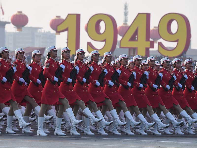 من العرض العسكري في بكين أمس (أ ف ب)