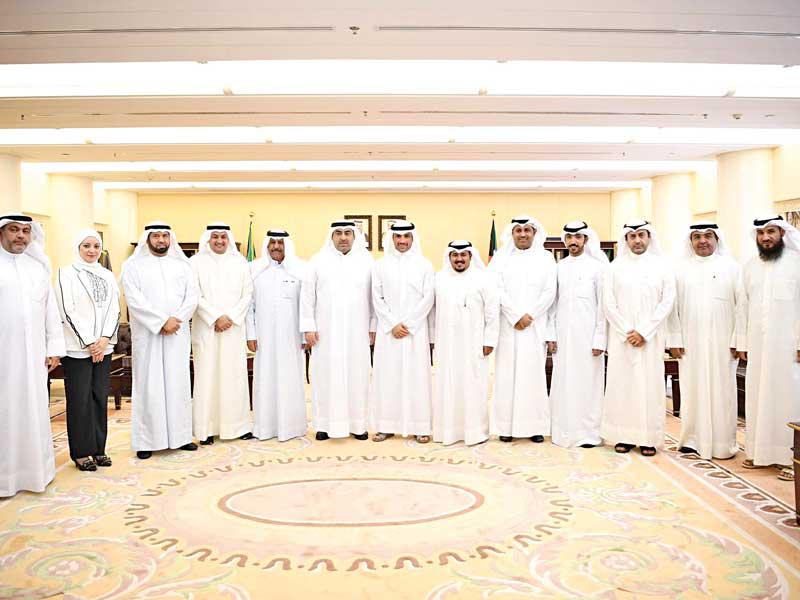 الغانم متوسطاً رئيس وأعضاء المجلس البلدي