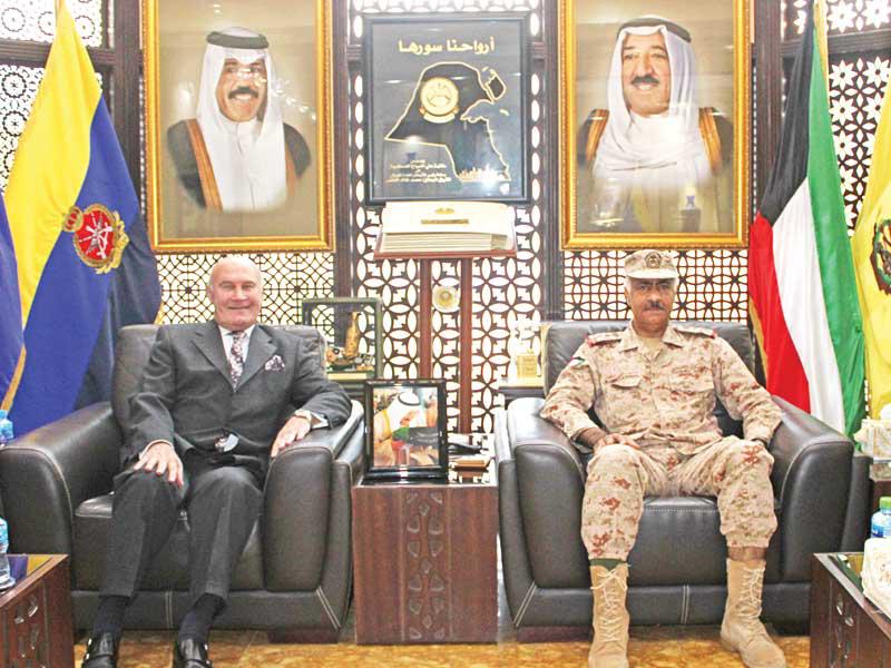 رئيس الأركان العامة للجيش الفريق الركن محمد الخضر و سفير صربيا لدى البلاد فلاديمير كوهوت