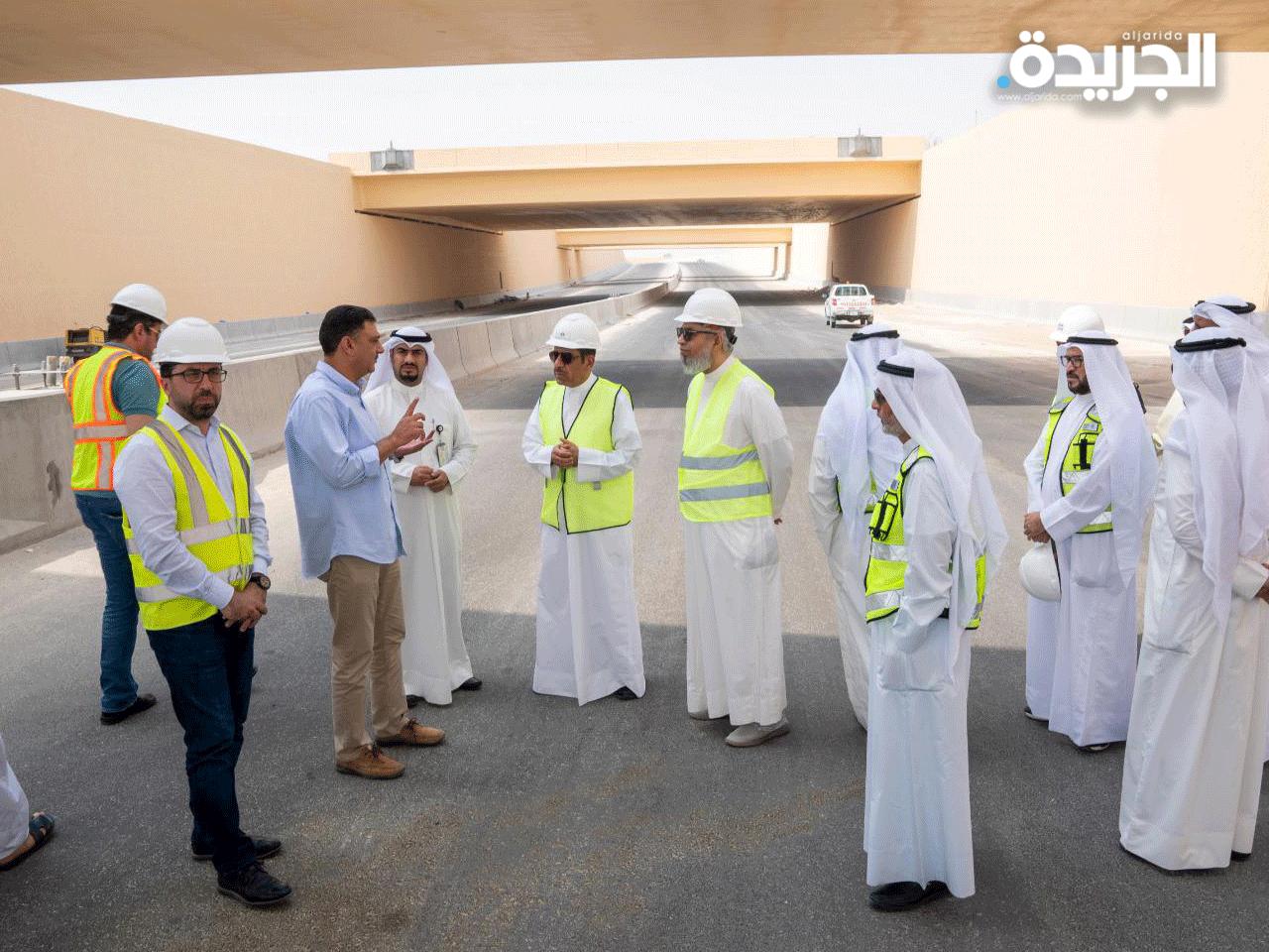 بدر الوقيان خلال الجولة على مشاريع مدينة المطلاع السكنية