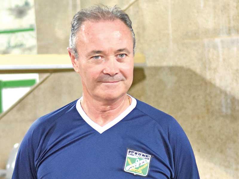  مدرب الفريق الاول لكرة القدم بالنادي الاسباني خوان مارتينيز