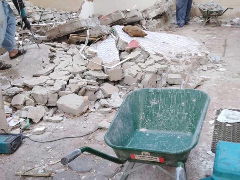 حملة البلدية تزيل إحدى المخالفات