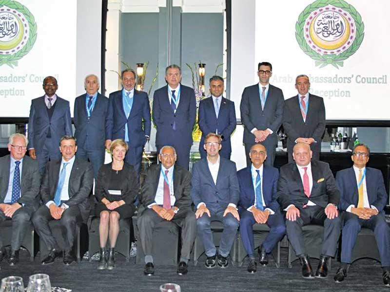 السفراء العرب المعتمدون في المملكة المتحدة خلال الحفل