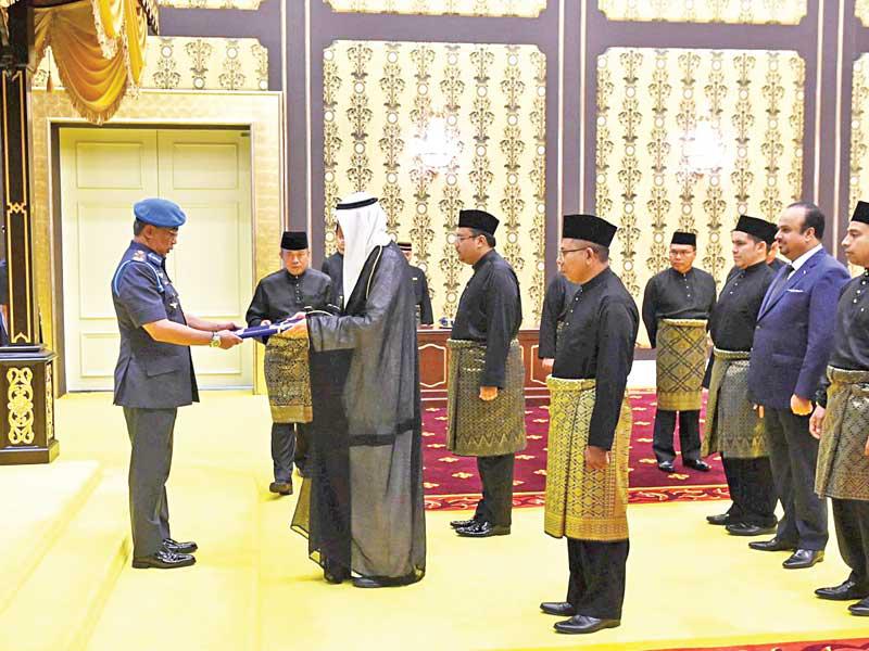 السفير بورحمة يسلم أوراق اعتماده لملك ماليزيا