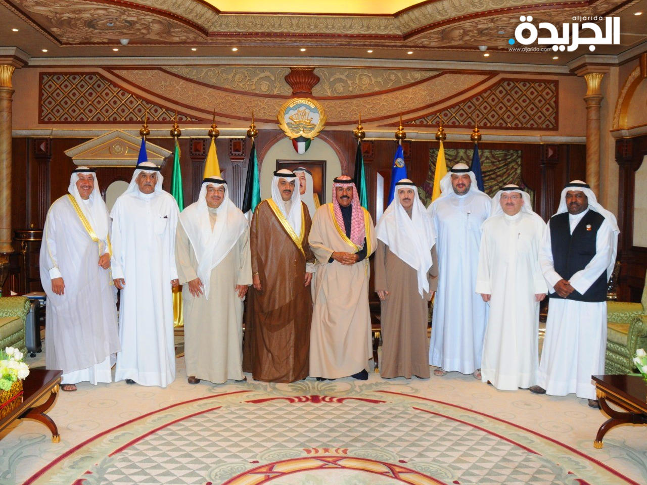  صورة أرشيفية لسمو ولي العهد يستقبل أعضاء نادي الرماية 