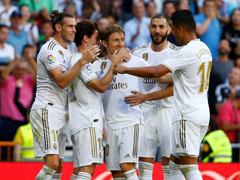 احتفال لاعبي مدريد بهدف مودريتش