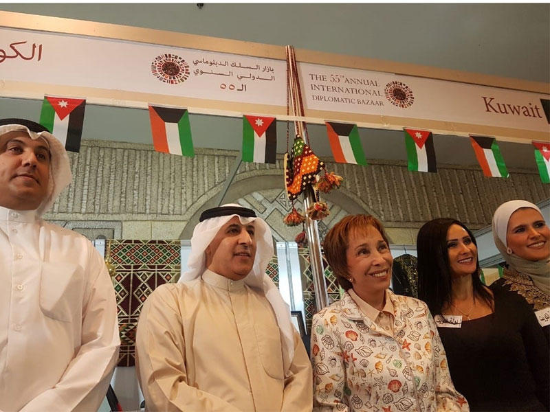 الاميرة بسمة بنت طلال في جناح الكويت بالبازار