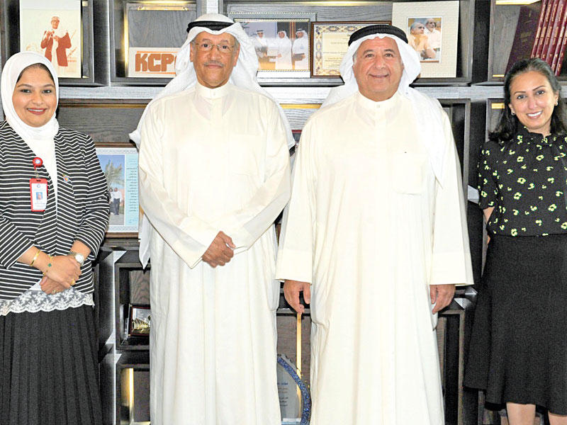 فضة المساعيد ومؤيد الصالح من «المعامل» لدى استقبال الحساوي وشيماء الشطي 