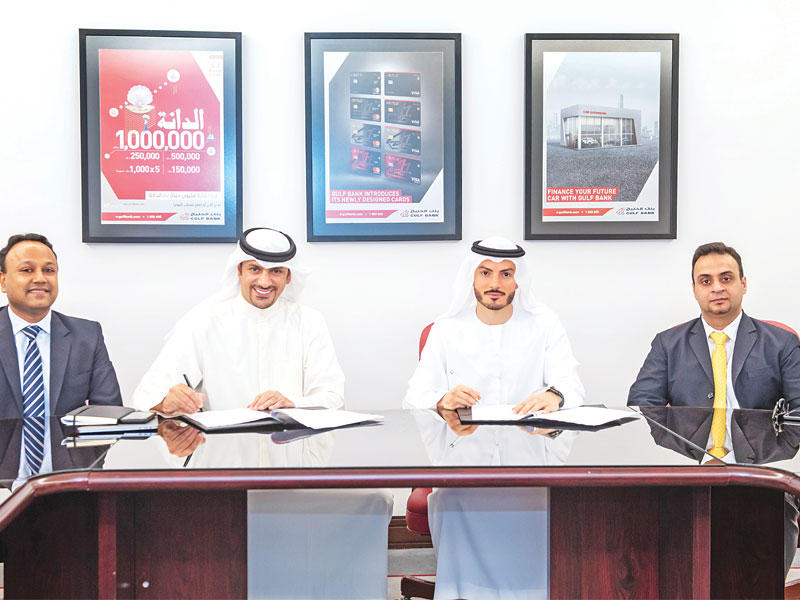 جانب من توقيع الاتفاق