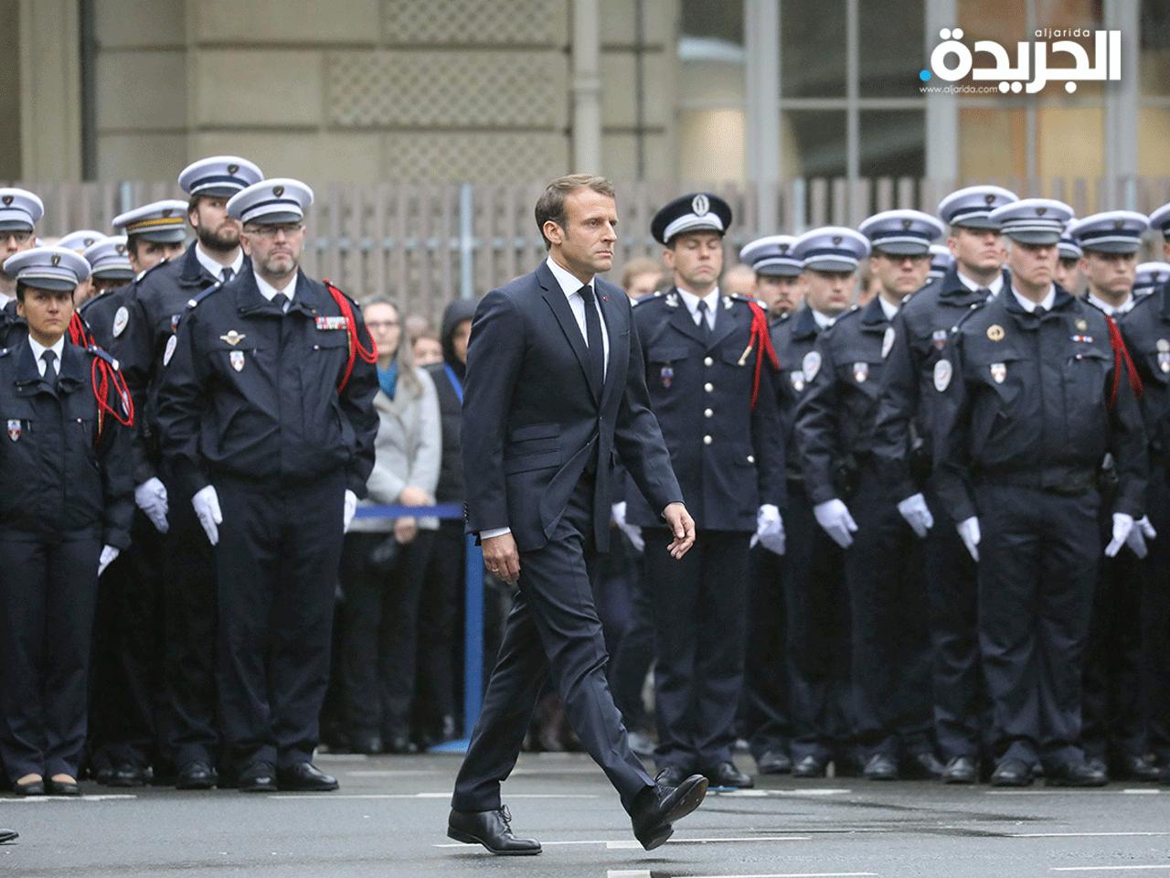 الرئيس الفرنسي إيمانويل ماكرون خلال مراسم تشييع الضحايا