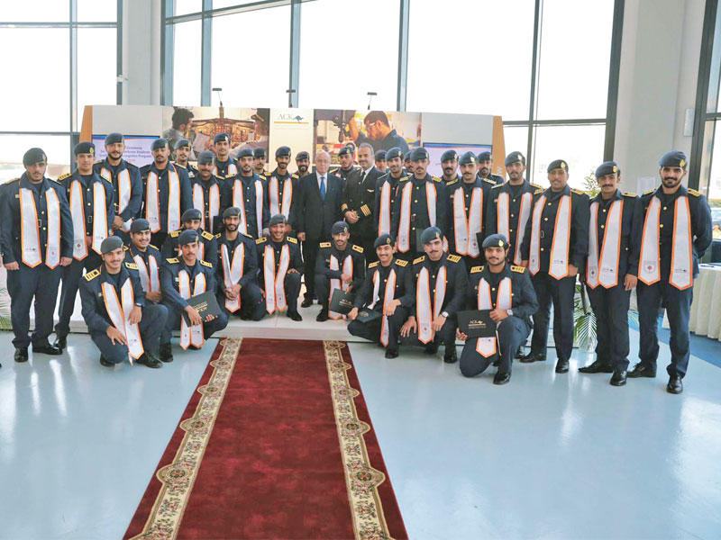 صورة جماعية للطلبة الضباطn