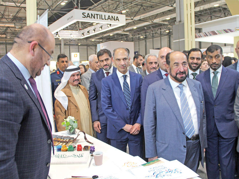 القاسمي في افتتاح المعرض