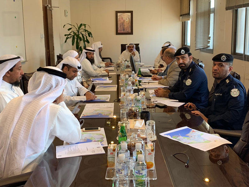 جانب من اجتماع لجنة المخيمات