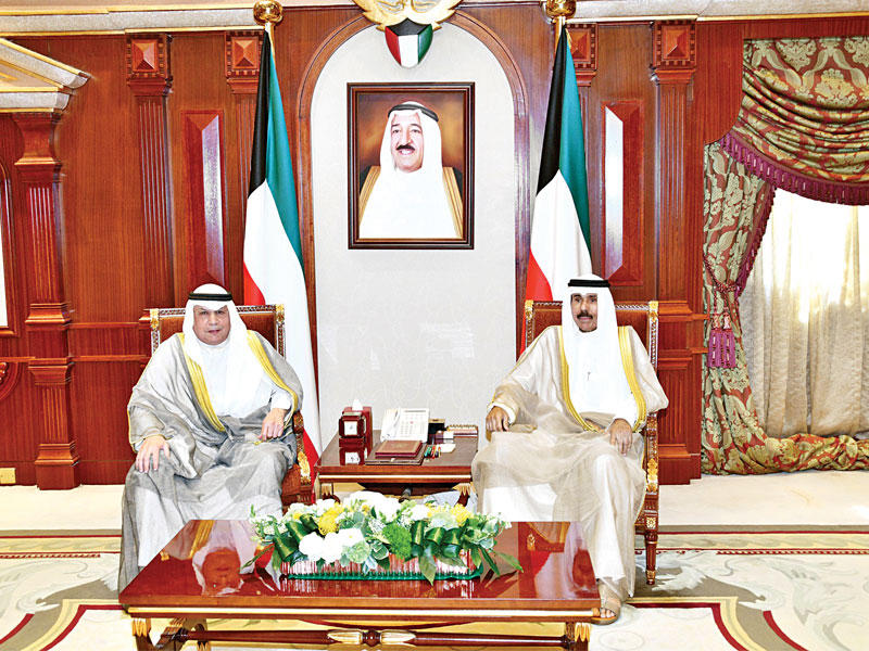 نائب الأمير مستقبلاً وزير الداخلية أمس
