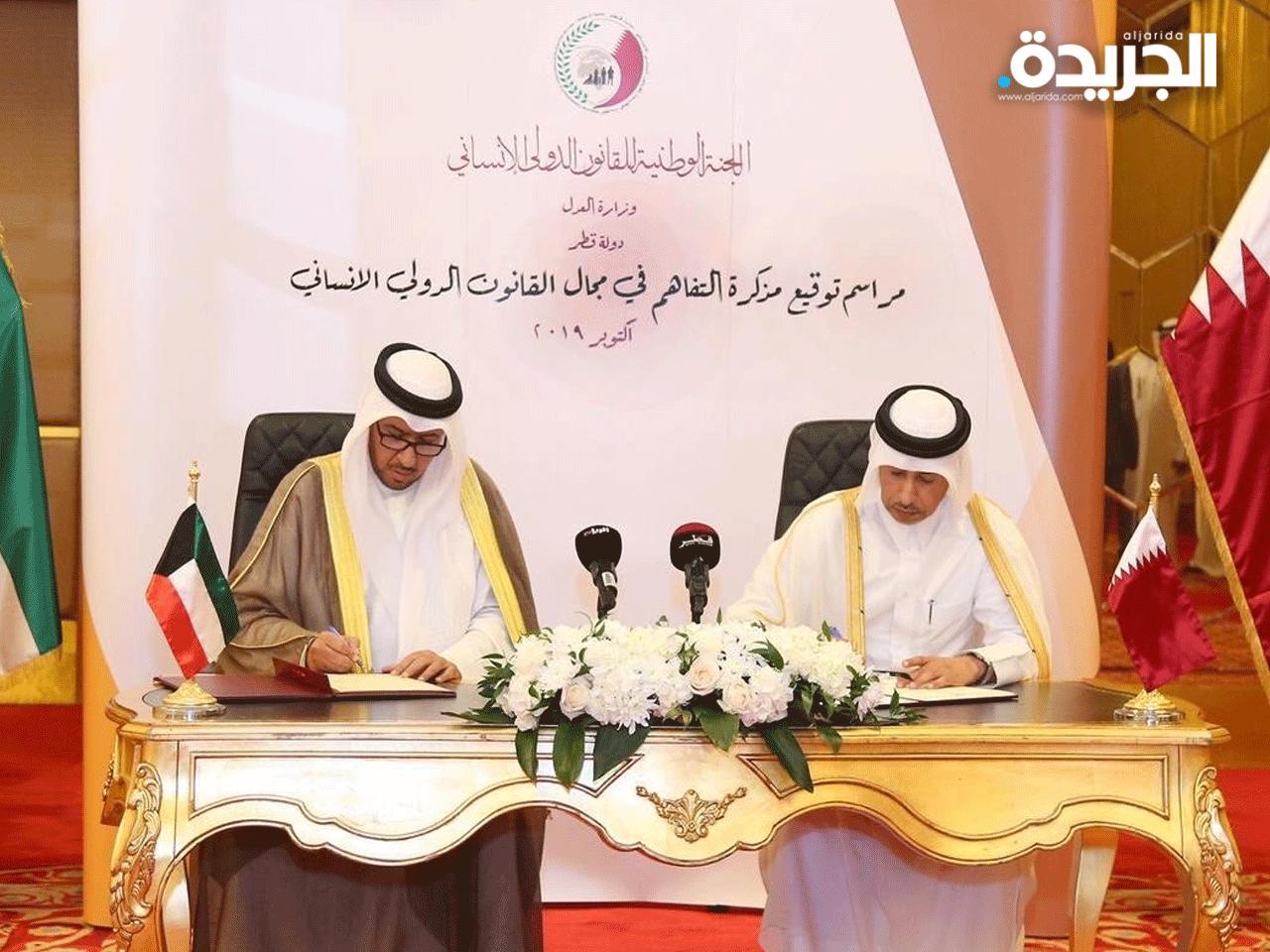 الوزير العفاسي والوزير النعيمي خلال توقيعهما للاتفاقية 