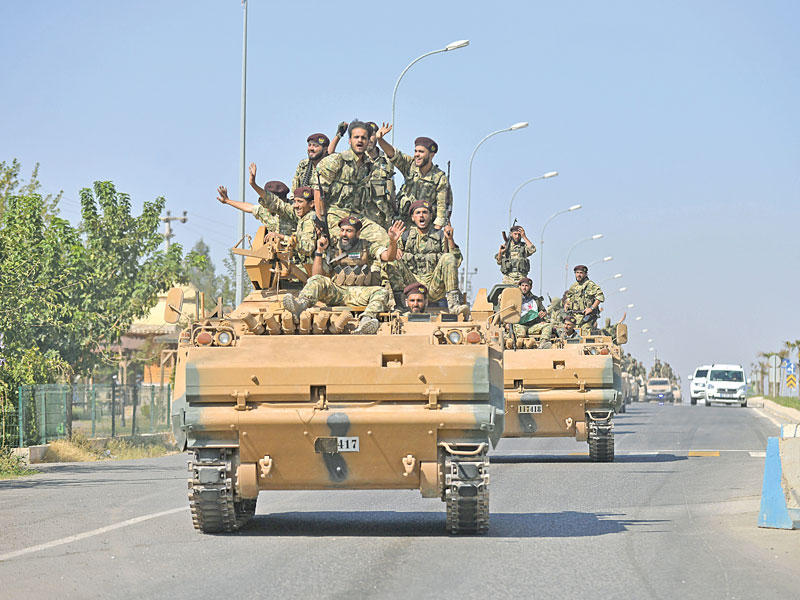 مقاتلون موالون لتركيا يتوجهون لداخل سورية أمسt(رويترز) 