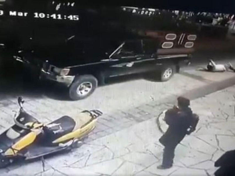 لحظة سحل عمدة مدينة لاس مارغاريتاس