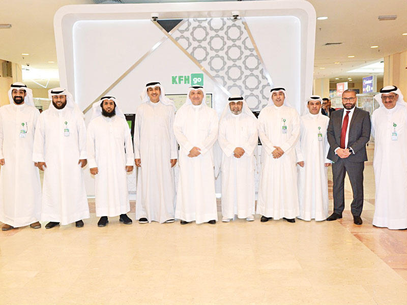 مندني والسبيعي يتوسطان بعض مسؤولي جمعية صباح الأحمد و»بيتك»