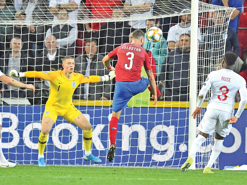 جانب من مباراة التشيك وإنكلترا