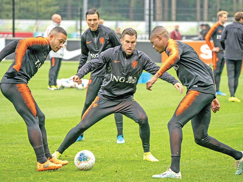 جانب من تدريبات المنتخب الهولندي