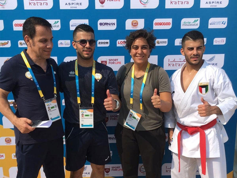 حيات مع اللاعبين والمدرب