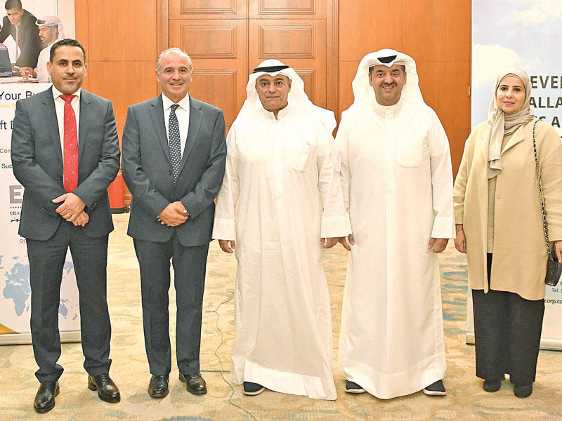 المضف متوسطاً الخشتي وأرناؤوط وحداد خلال حفل إطلاق المشروع