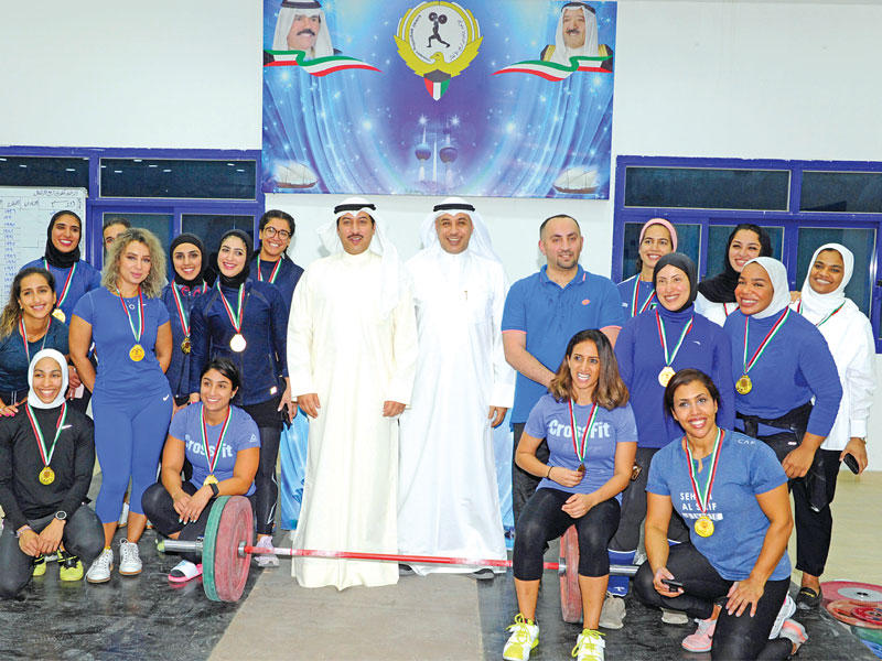 تتويج الفائزات في البطولةn