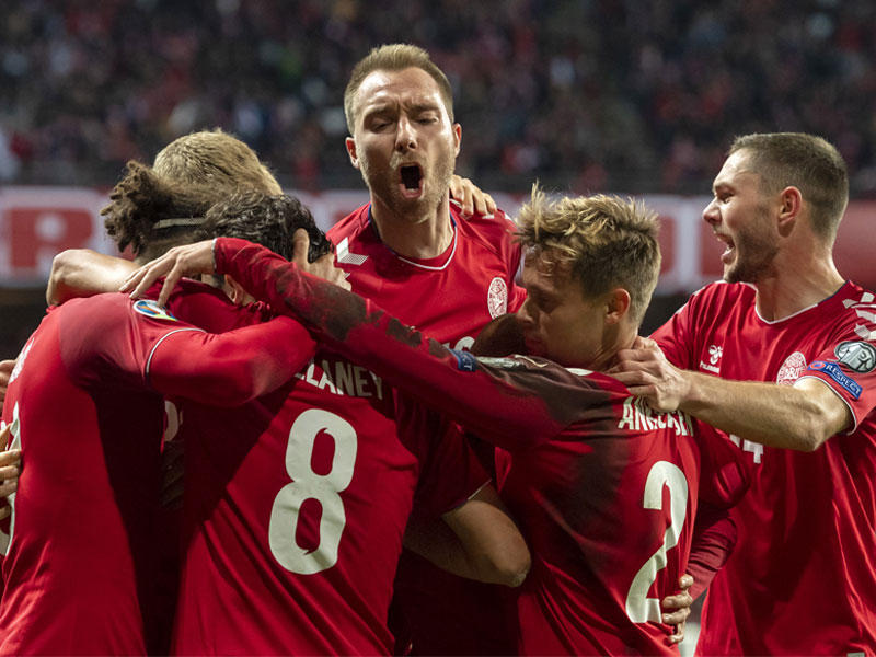 المنتخب الدنماركي بعدما حقق انتصاراً صعباً، أمس الأول