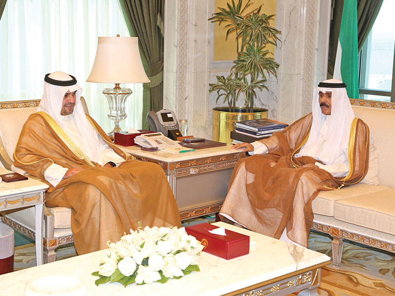 نائب الأمير مستقبلاً أنس الصالح أمس