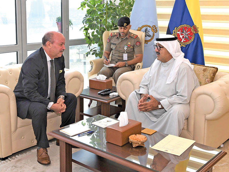 ناصر الصباح مستقبلاً سفير الجزائر أمس