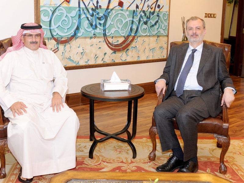 الشيخ مبارك الدعيج الصباح مستقبلا رئيس مكتب المفوضية السامية للأمم المتحدة لشؤون اللاجئين بدولة الكويت
