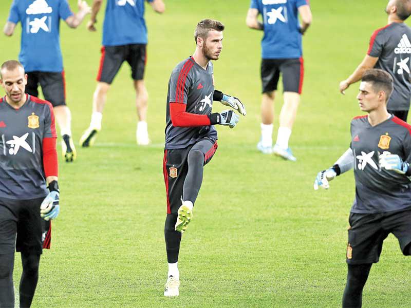 جانب من تدريبات حراس مرمى المنتخب الإسباني